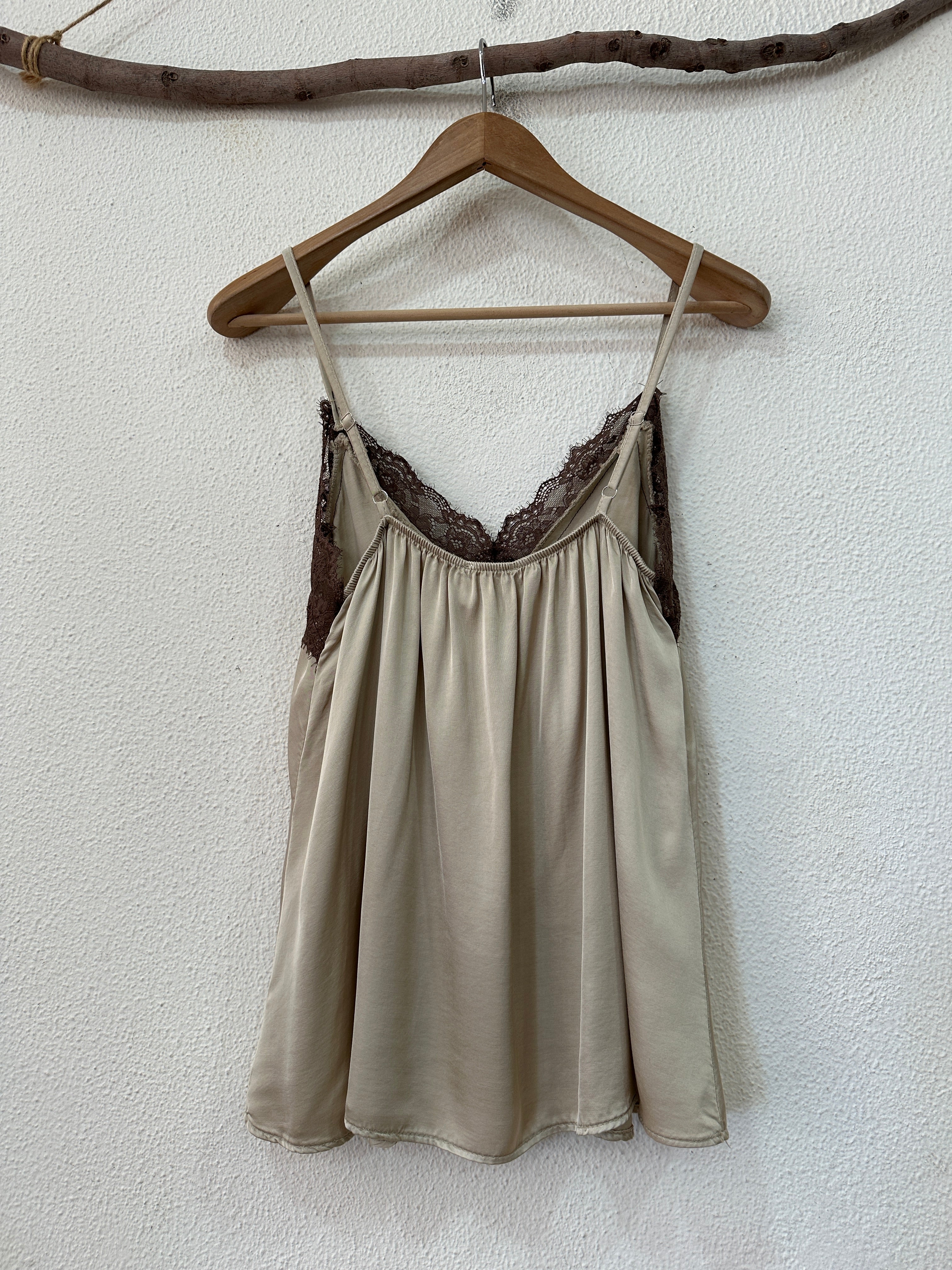 Top de cetim c/ renda SOPHISTICATED