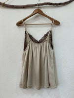 Load image in the gallery viewer,Top de cetim c/ renda SOPHISTICATED
