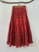 Load image in the gallery viewer,Saia em crochet c/bordados forrada BRIGITTE
