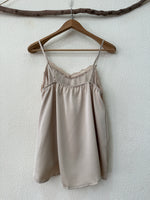 Carregar imagem no visualizador da galeria, Top acetinado c/ renda JENNIFER
