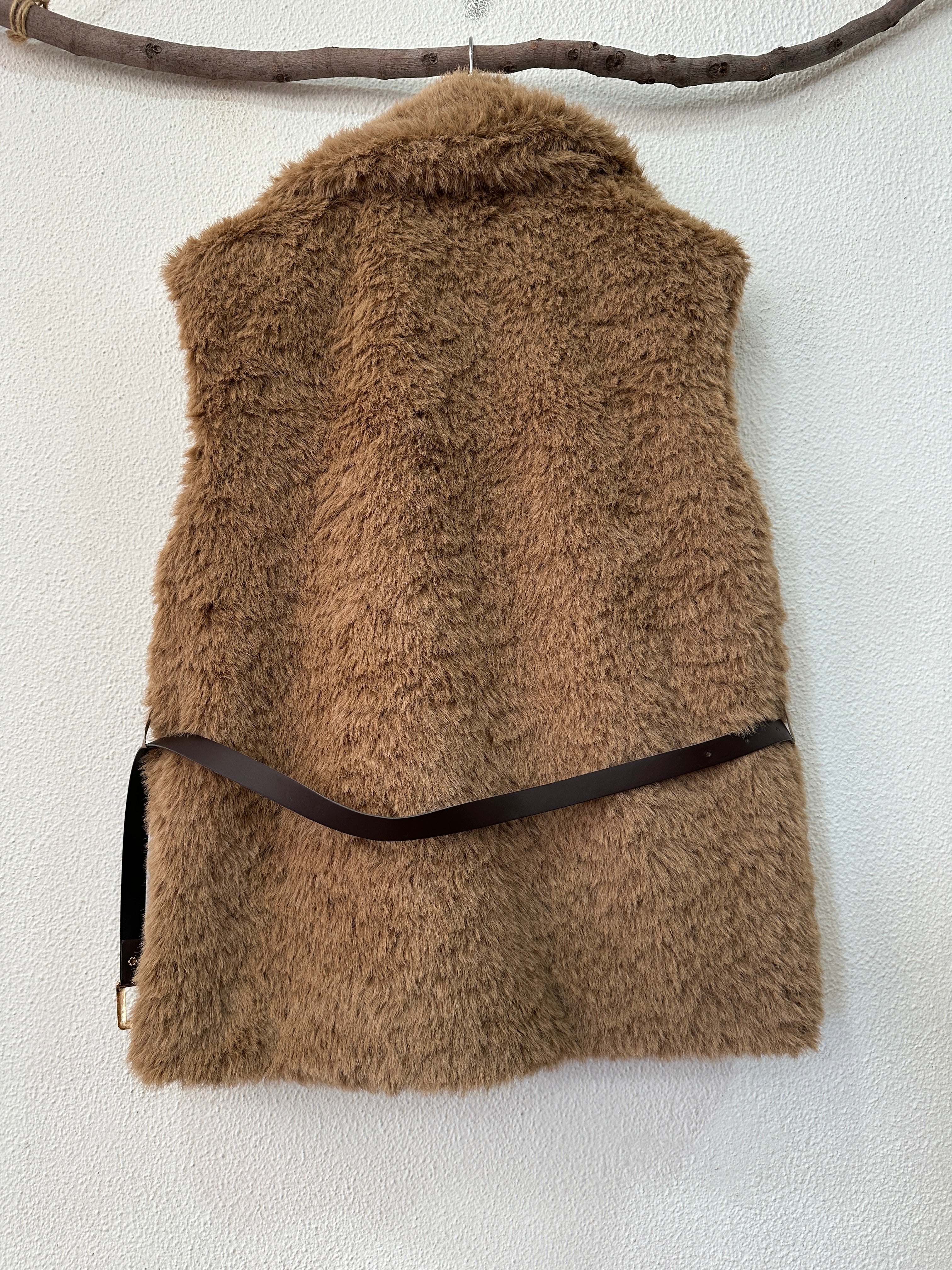 Colete em imitação de pelo c/ forro e cinto KAZAN