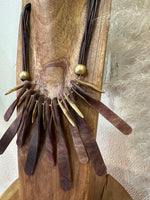 Load image in the gallery viewer,Colar curto em acrílico DOREANA
