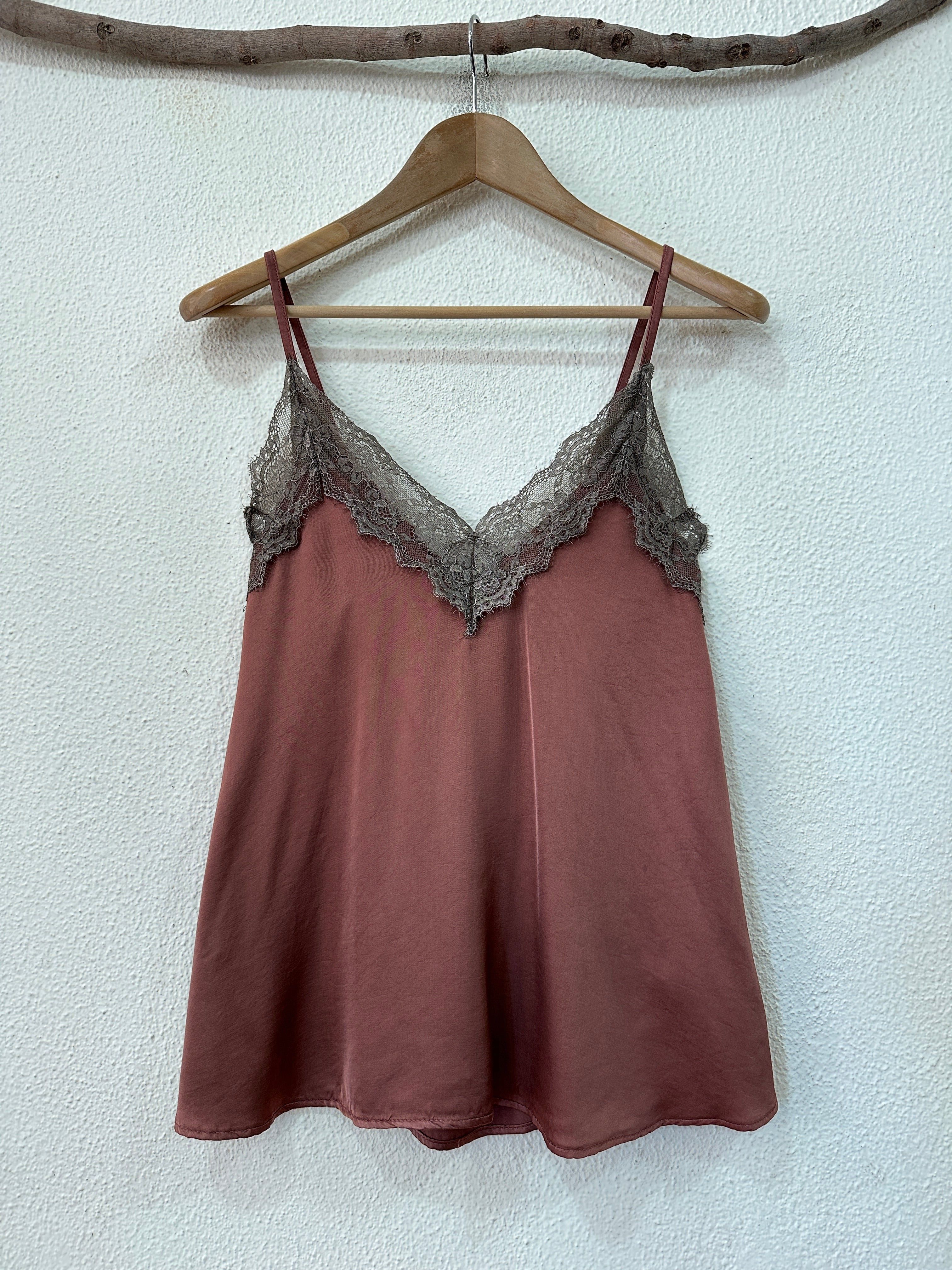 Top de cetim c/ renda SOPHISTICATED