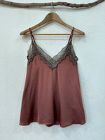 Load image in the gallery viewer,Top de cetim c/ renda SOPHISTICATED
