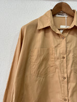 Load image in the gallery viewer,Camisa oversize CAIRO
