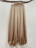 Carregar imagem no visualizador da galeria, Calças bombachas acetinadas MARTINIQUE
