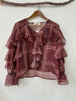 Load image in the gallery viewer,Blusa em chiffon c/folhos FLAY
