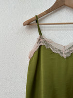 Carregar imagem no visualizador da galeria, Top acetinado c/ renda JENNIFER

