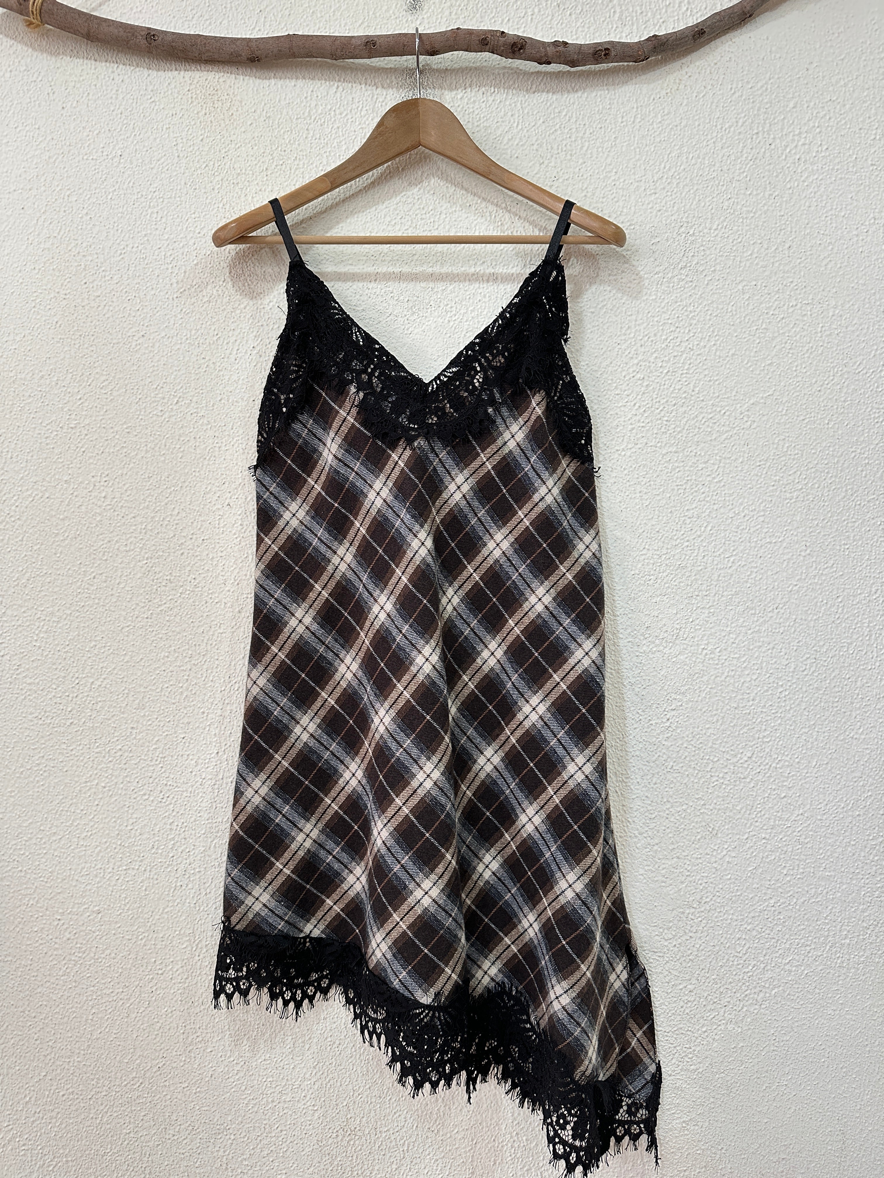 Vestido curto em fazenda c/rendas YORKSHIRE