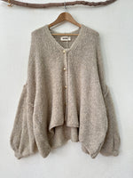 Load image in the gallery viewer,Casaco de malha oversize ELLA
