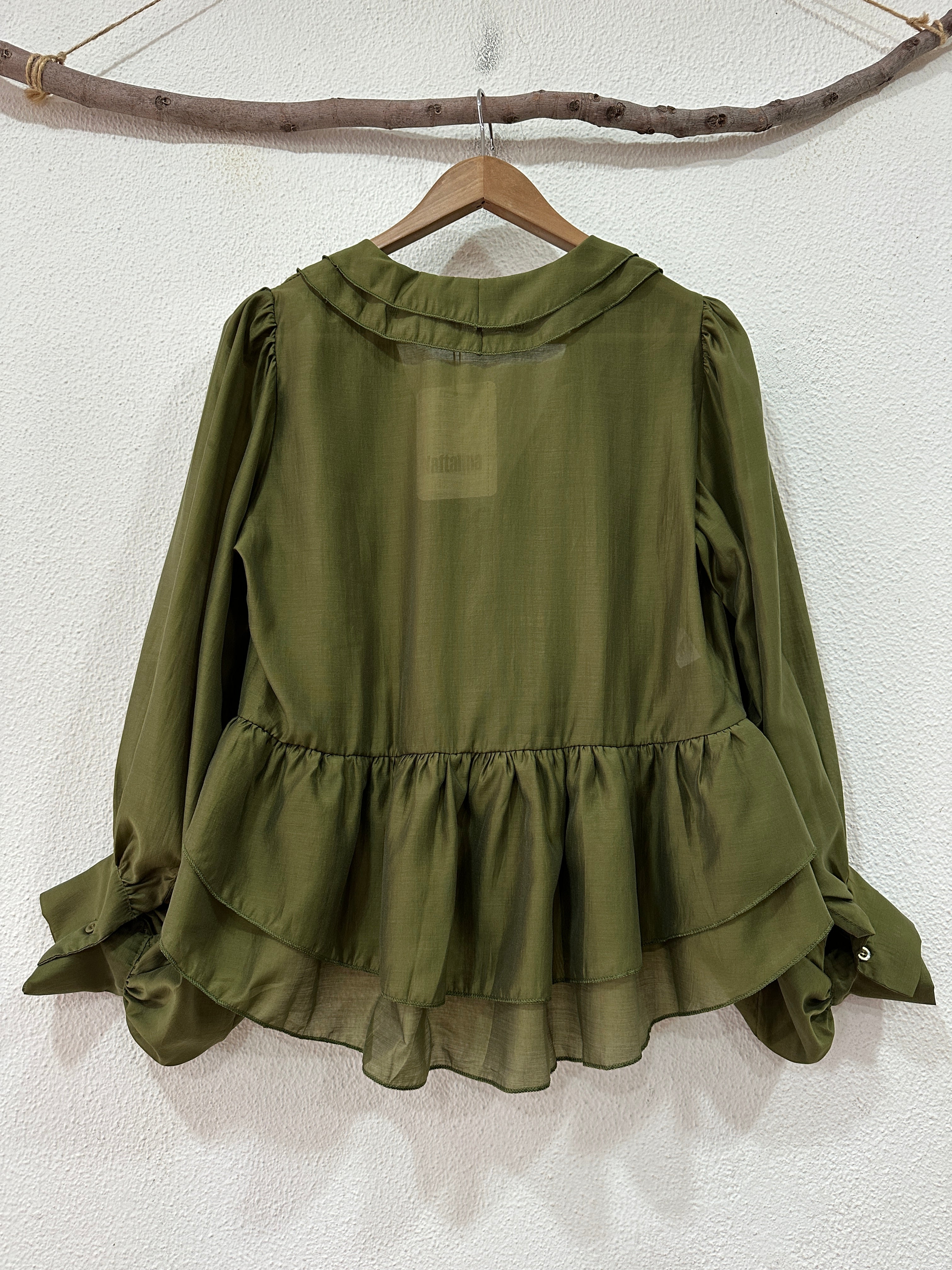 Blusa c/ atilhos e folhos FLORA