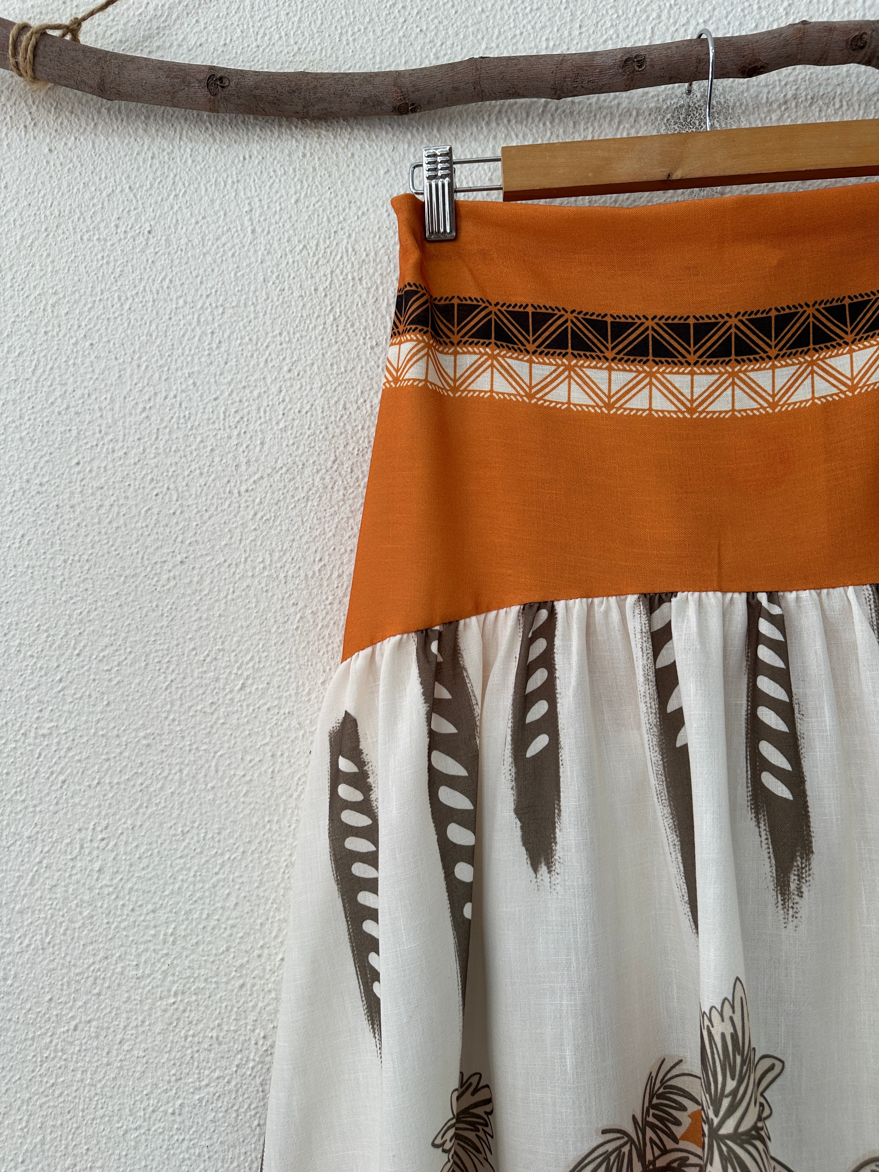 Conjunto de top e saia ISLAND