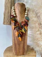 Load image in the gallery viewer,Colar em acrílico AUTUMN
