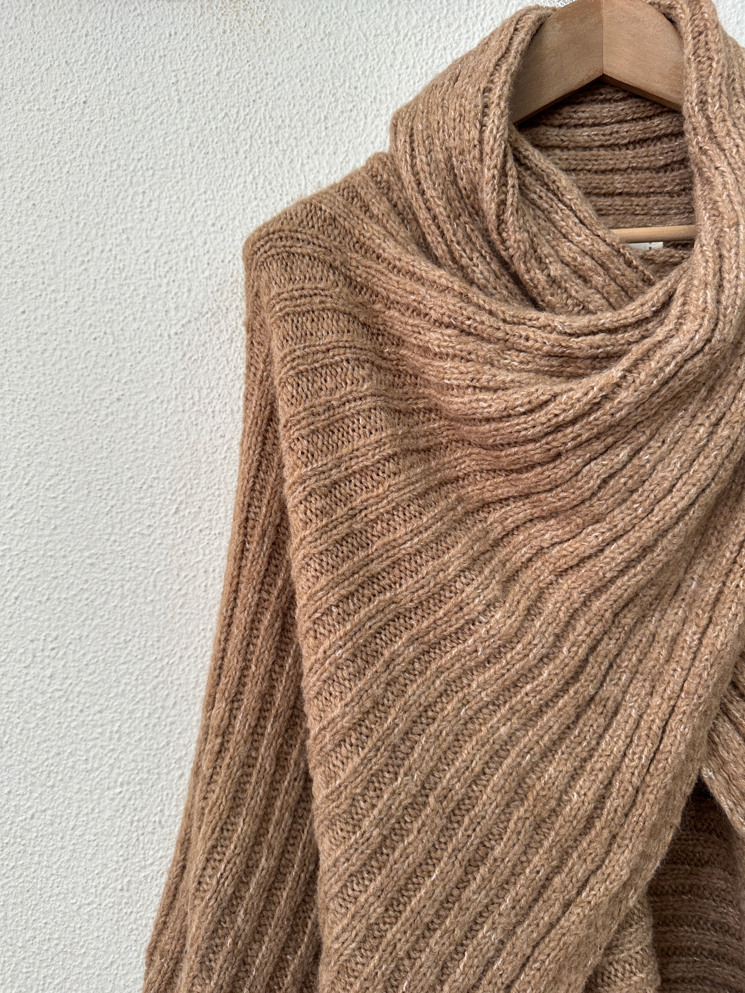 Capa/ poncho de malha c/ botões DELICATE