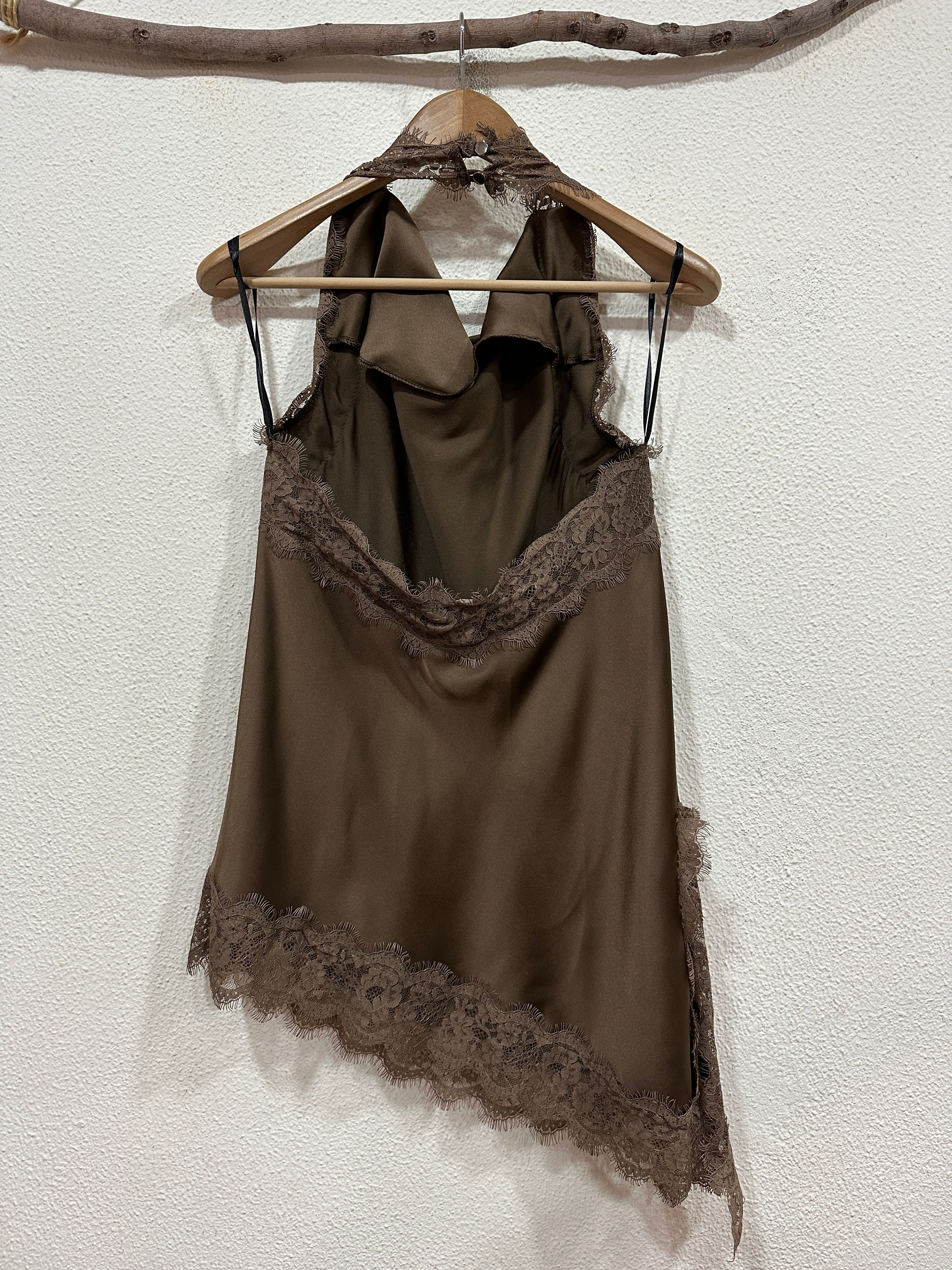 Top em cetim c/rendas e decote em halter SANDIE