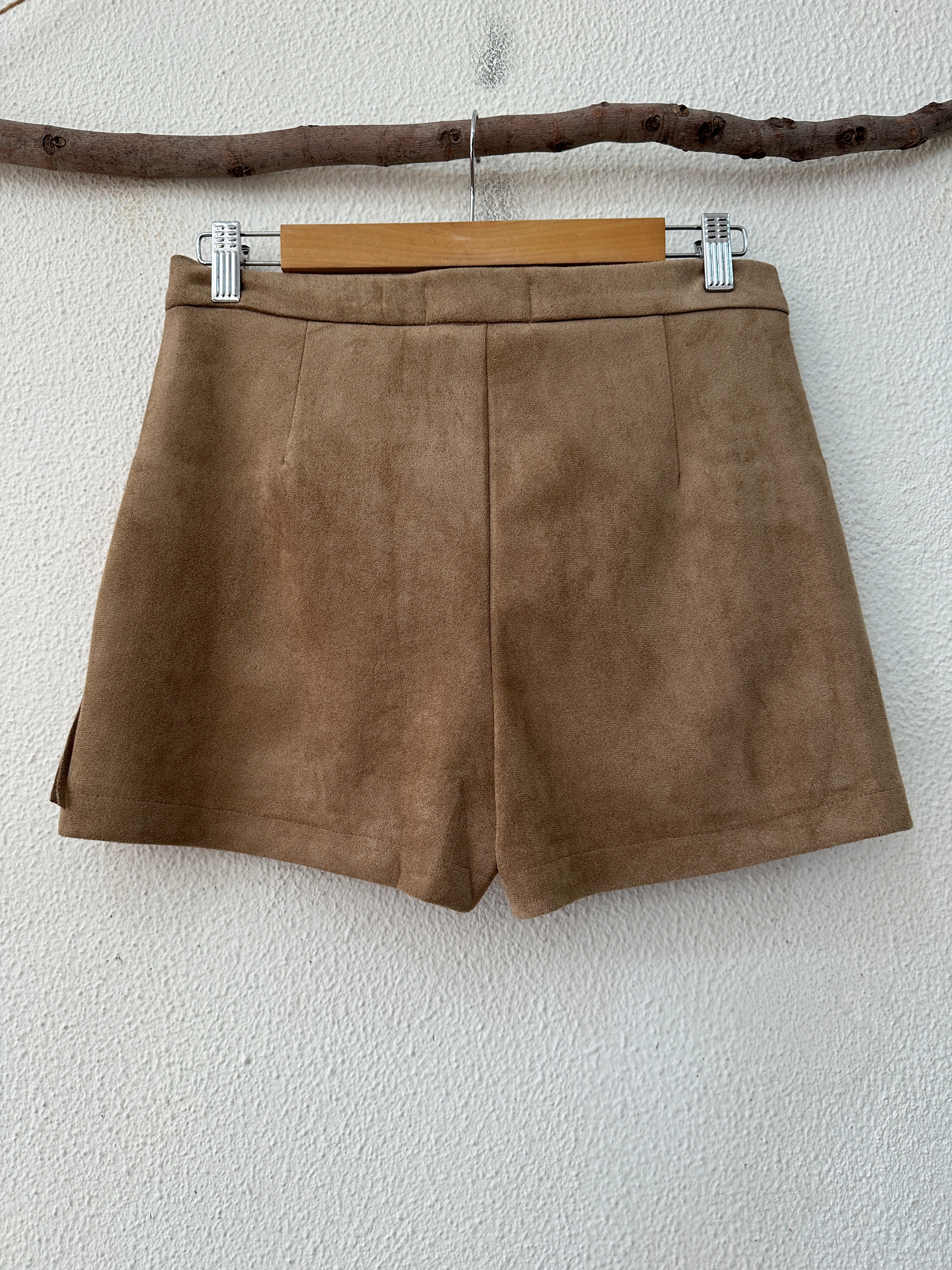 Calções efeito suede c/ franjas SAHARA