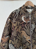 Load image in the gallery viewer,Bomber em fazenda c/bolsos ITURI
