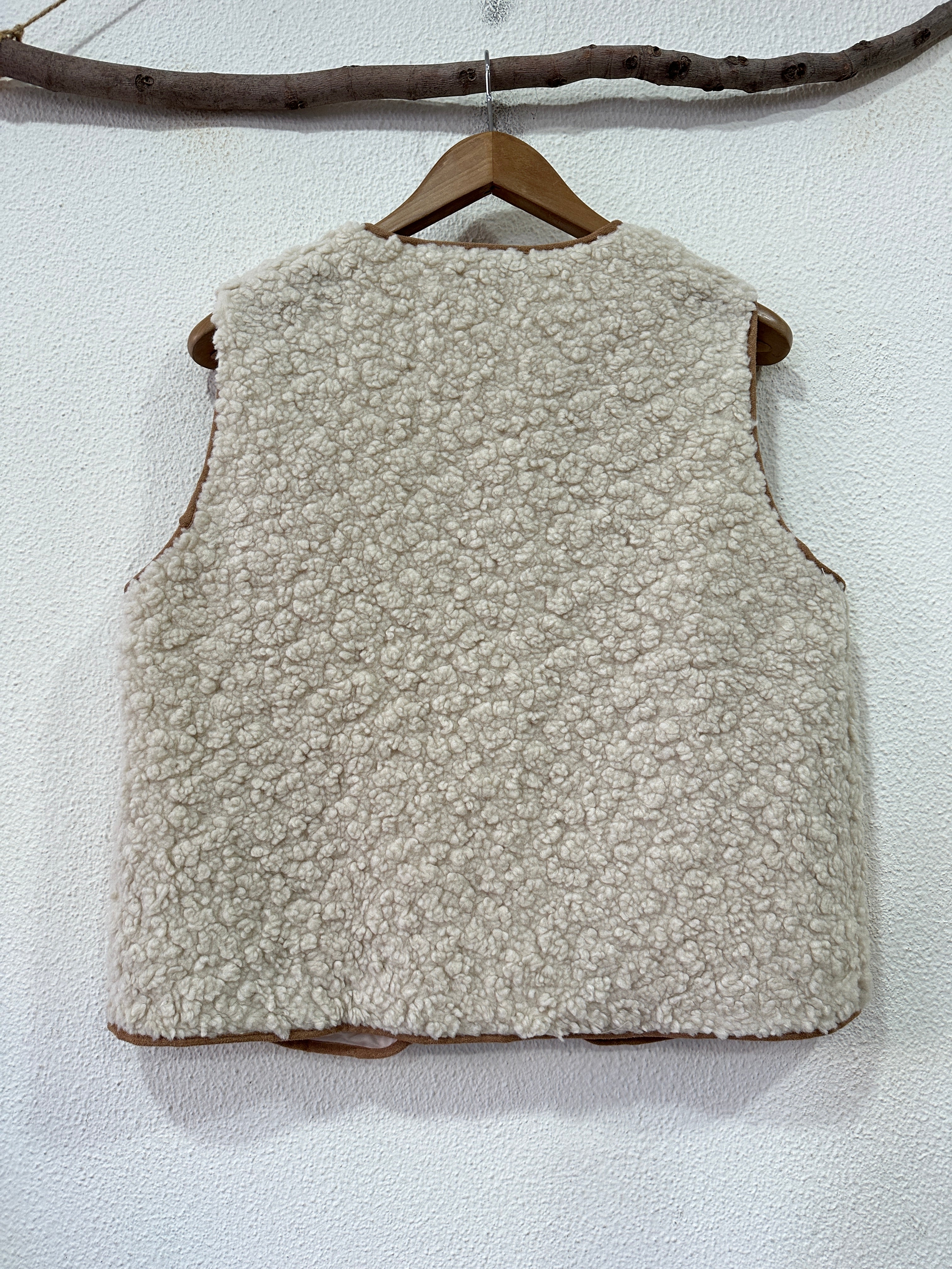 Colete de pelo encaracolado ZÊZERE