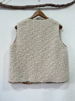 Load image in the gallery viewer,Colete de pelo encaracolado ZÊZERE
