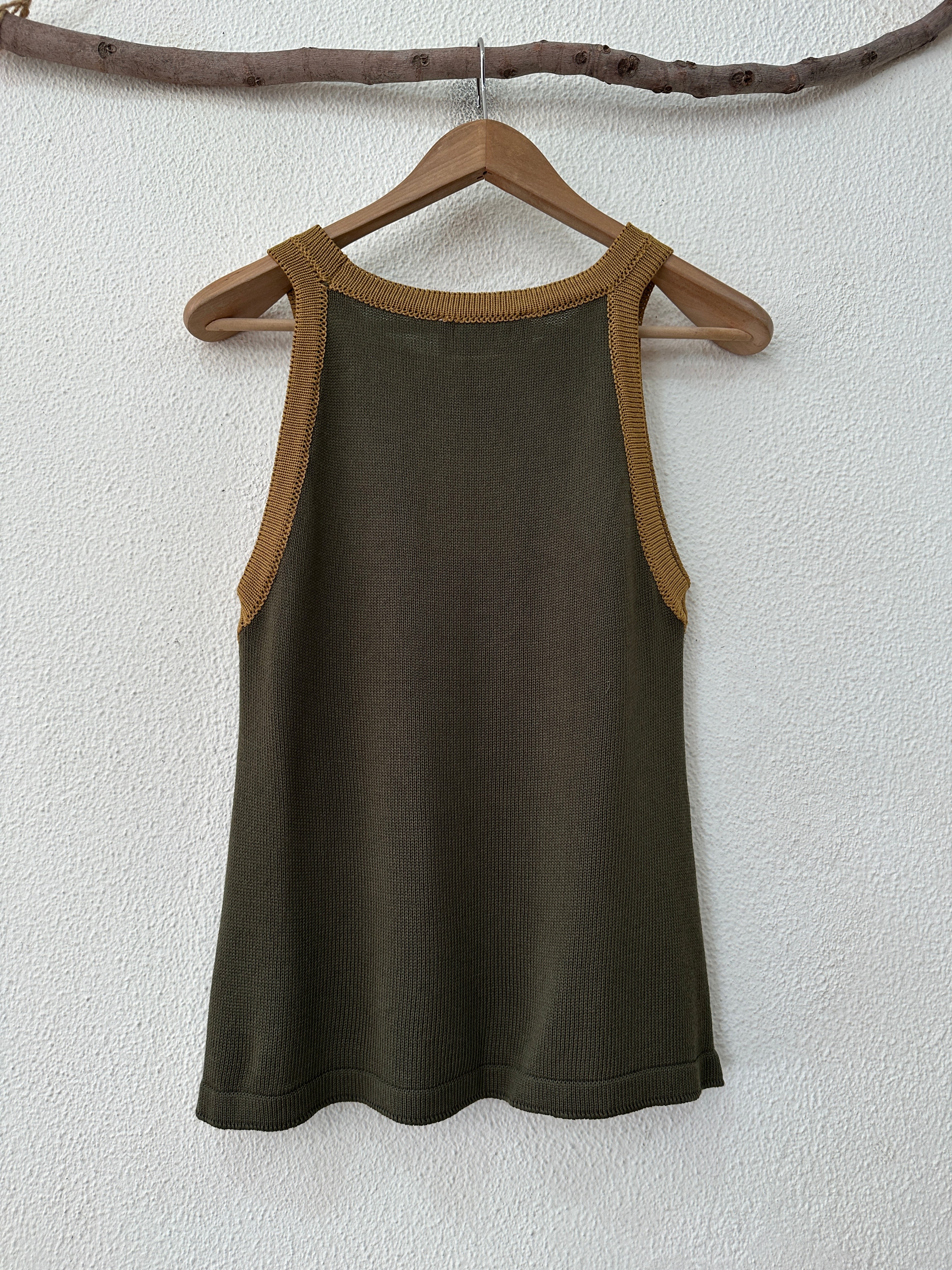 Top de malha em contraste EVIE