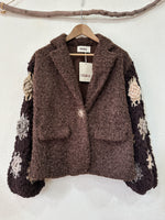 Carregar imagem no visualizador da galeria, Casaco de fazenda c/ mangas em crochet LUCY
