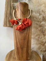 Carregar imagem no visualizador da galeria, Gargantilha rígida MAGNÓLIA
