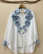 Load image in the gallery viewer,Camisa oversize c/aplicações denim FLORENCE
