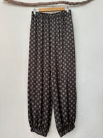 Load image in the gallery viewer,Calças em cetim estilo bombachas MERZOUGA
