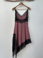 Carregar imagem no visualizador da galeria, Vestido assimétrico de flanela c/ renda YOHANNA
