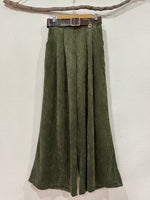 Carica l&#39;immagine nel visualizzatore della galleria,Calças maleáveis tipo bombazina c/cinto EUCALIPTUS
