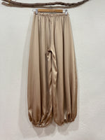 Carregar imagem no visualizador da galeria, Calças bombachas acetinadas MARTINIQUE
