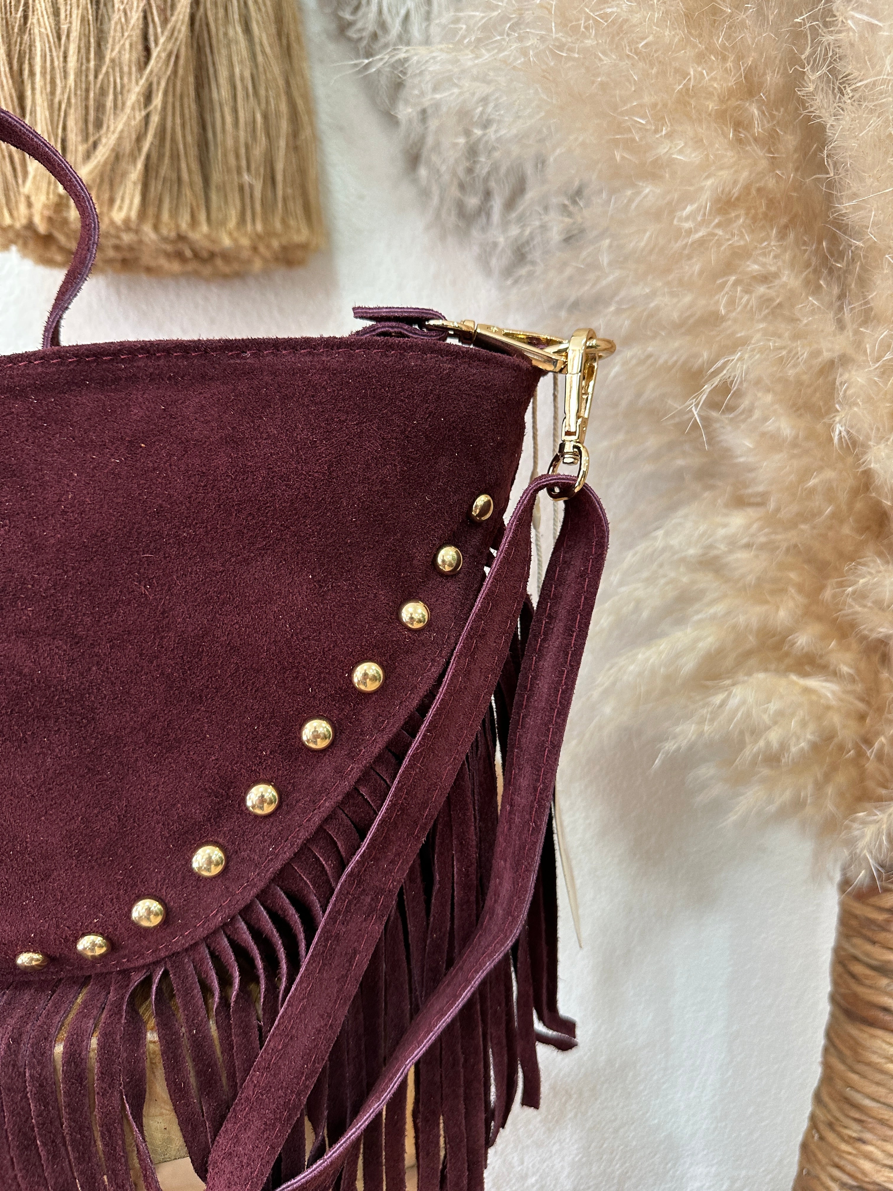 Mala em camurça c/tachas e franjas DEBBIE