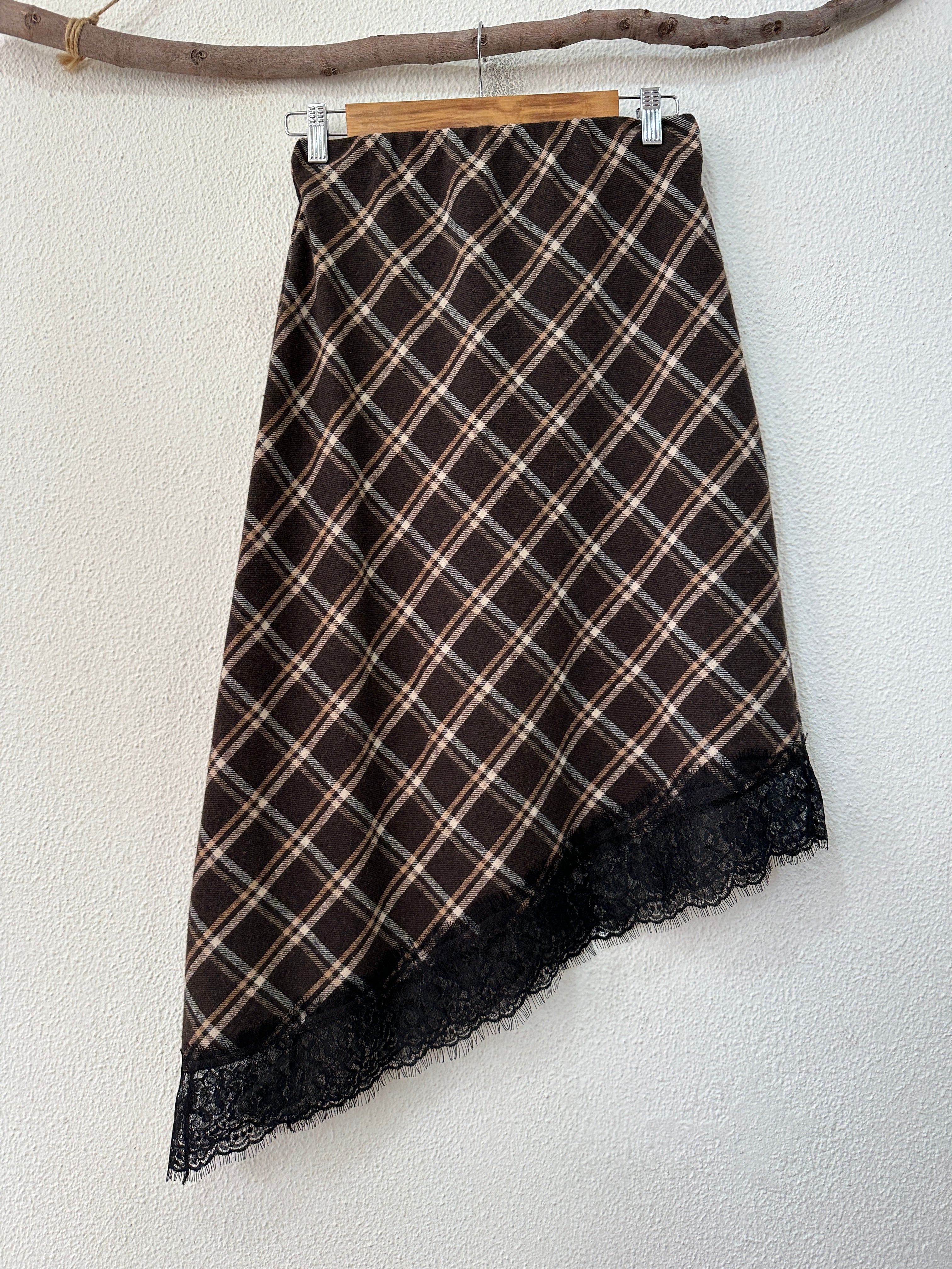 Saia em flanela assimétrica c/ renda YOHANNA