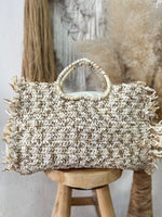 Carregar imagem no visualizador da galeria, Mala em ráfia c/franjas TERESA
