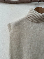 Load image in the gallery viewer,Colete c/gola LANNA
