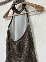 Carregar imagem no visualizador da galeria, Top assimétrico em malha c/ decote halter e renda MEREDITH
