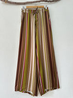 Load image in the gallery viewer,Pantalonas c/ seda e bolsos CORA
