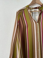 Load image in the gallery viewer,Vestido-camiseiro c/ seda CORA
