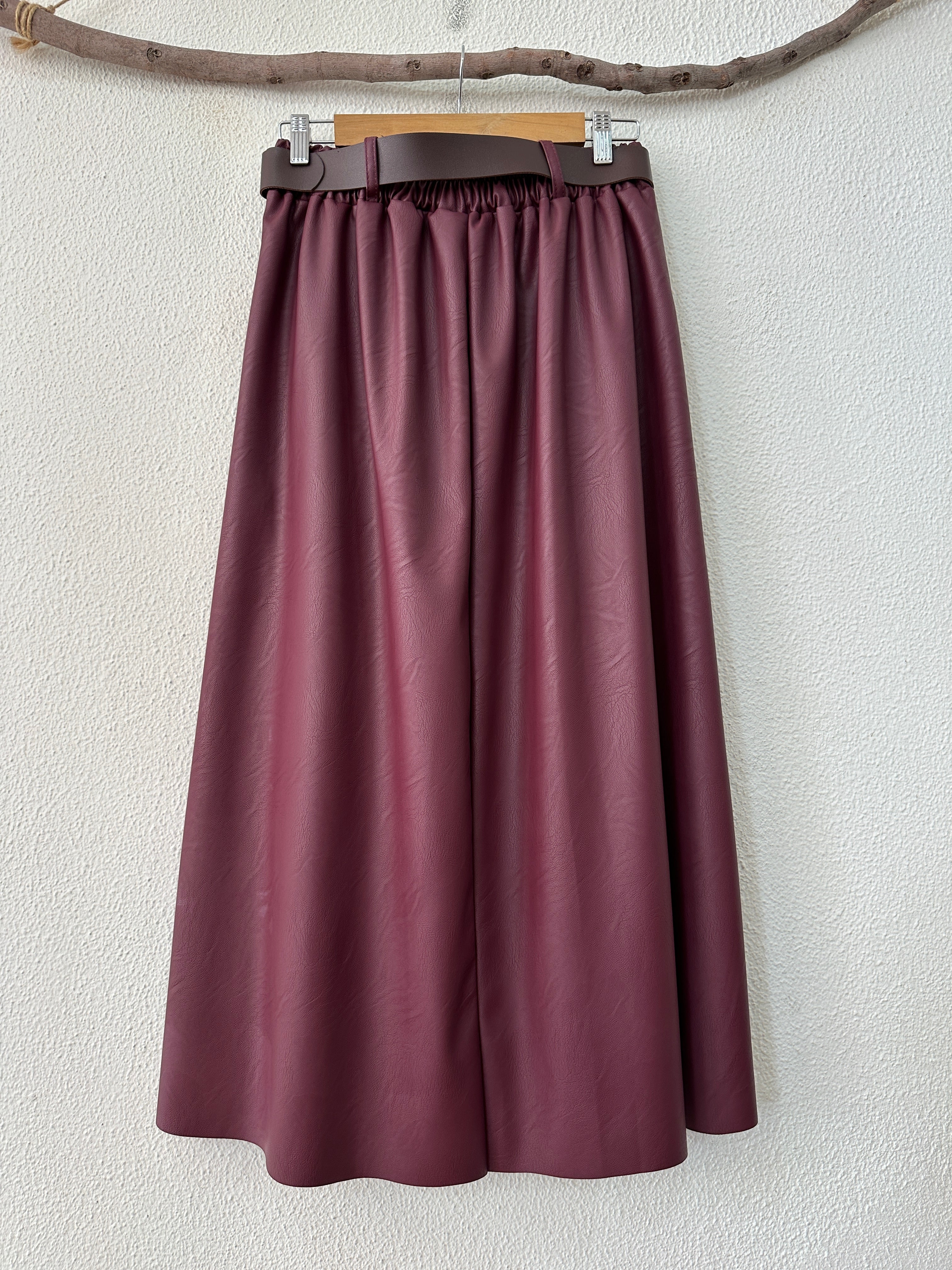 Saia em ecopele c/bolsos BRUNI