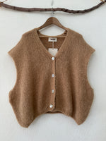 Load image in the gallery viewer,Colete oversize em malha de mohair CLAIRE
