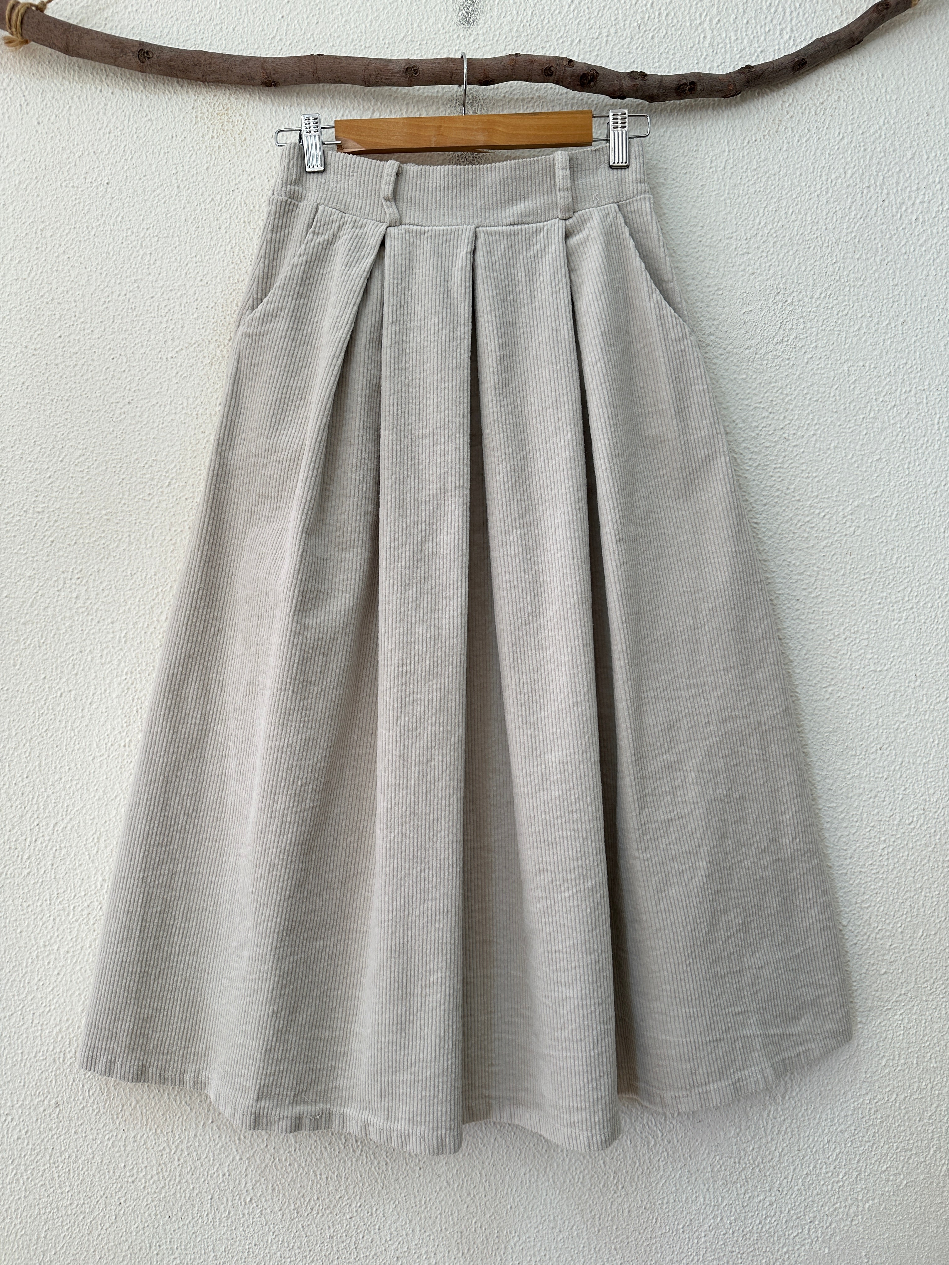 Saia em bombazina c/pregas SECRETS