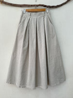 Load image in the gallery viewer,Saia em bombazina c/pregas SECRETS
