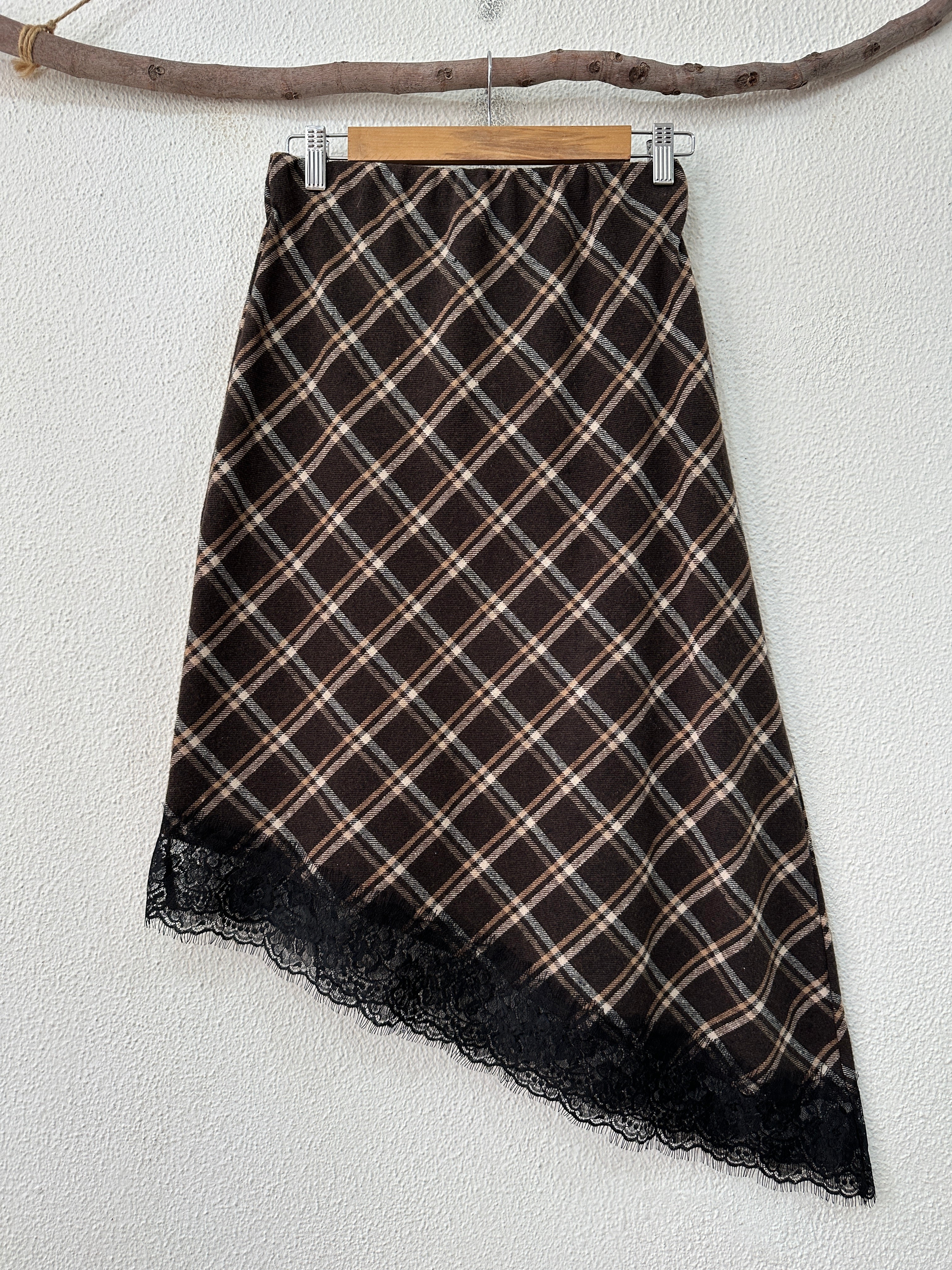 Saia em flanela assimétrica c/ renda YOHANNA