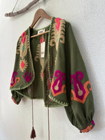 Carregar imagem no visualizador da galeria, Casaco bordado NAZLI
