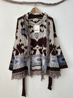 Load image in the gallery viewer,Casaco de malha em jacquard c/cinto BOYLE
