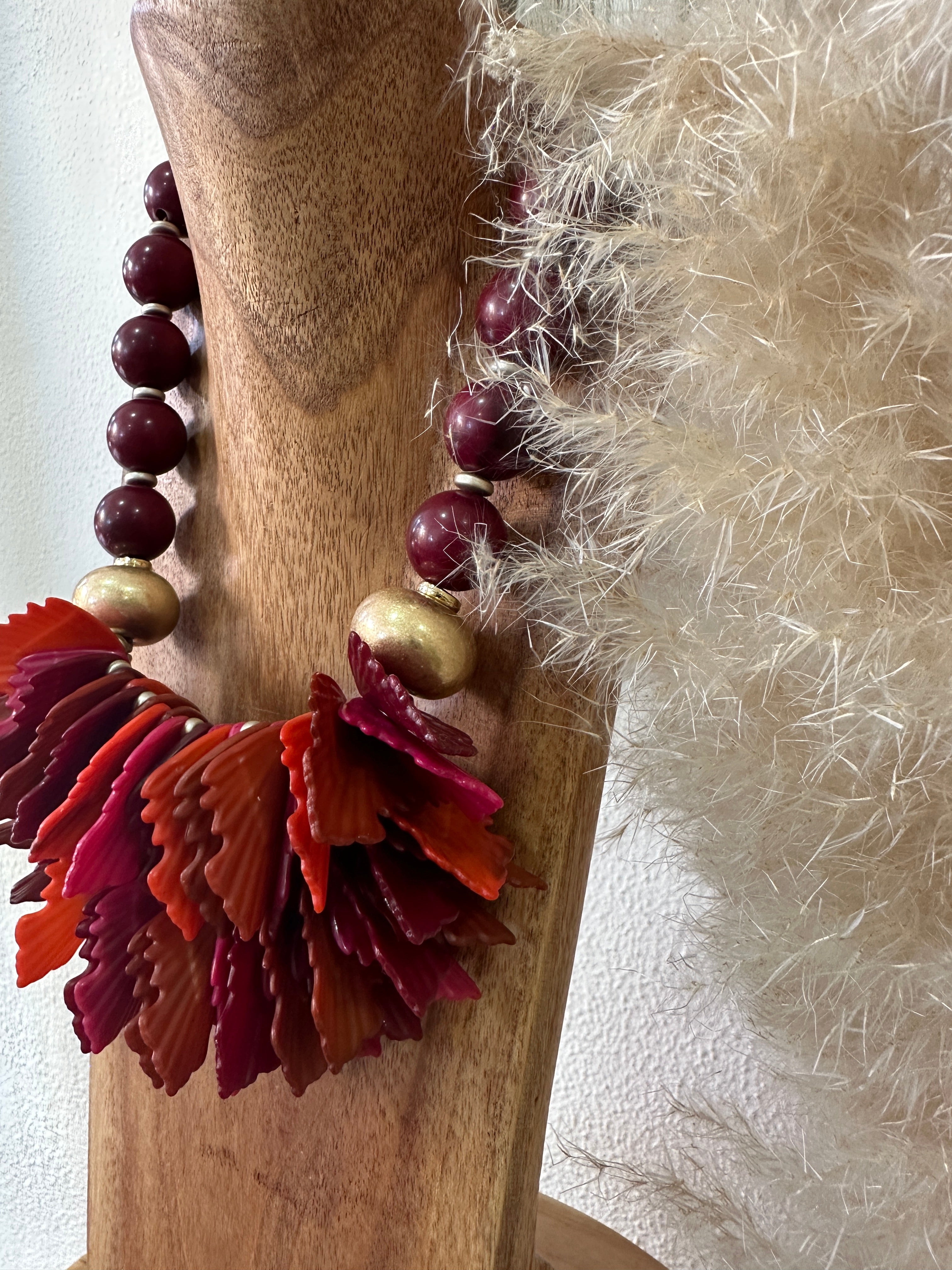 Colar curto em acrílico AUTUMN