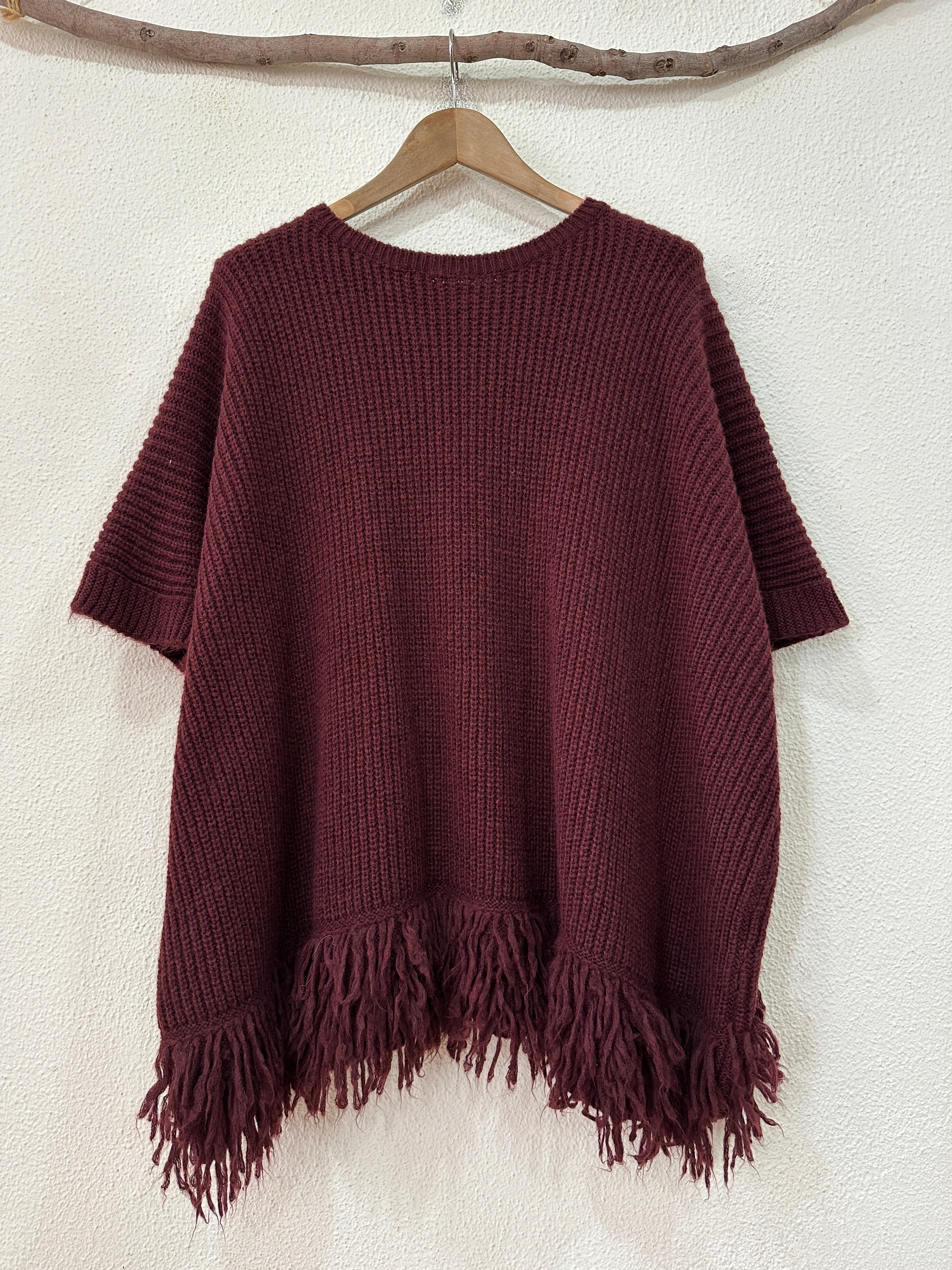 Poncho em malha c/franjas CALÍOPE