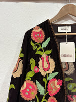 Load image in the gallery viewer,Casaco curto em veludo bordado KERALA
