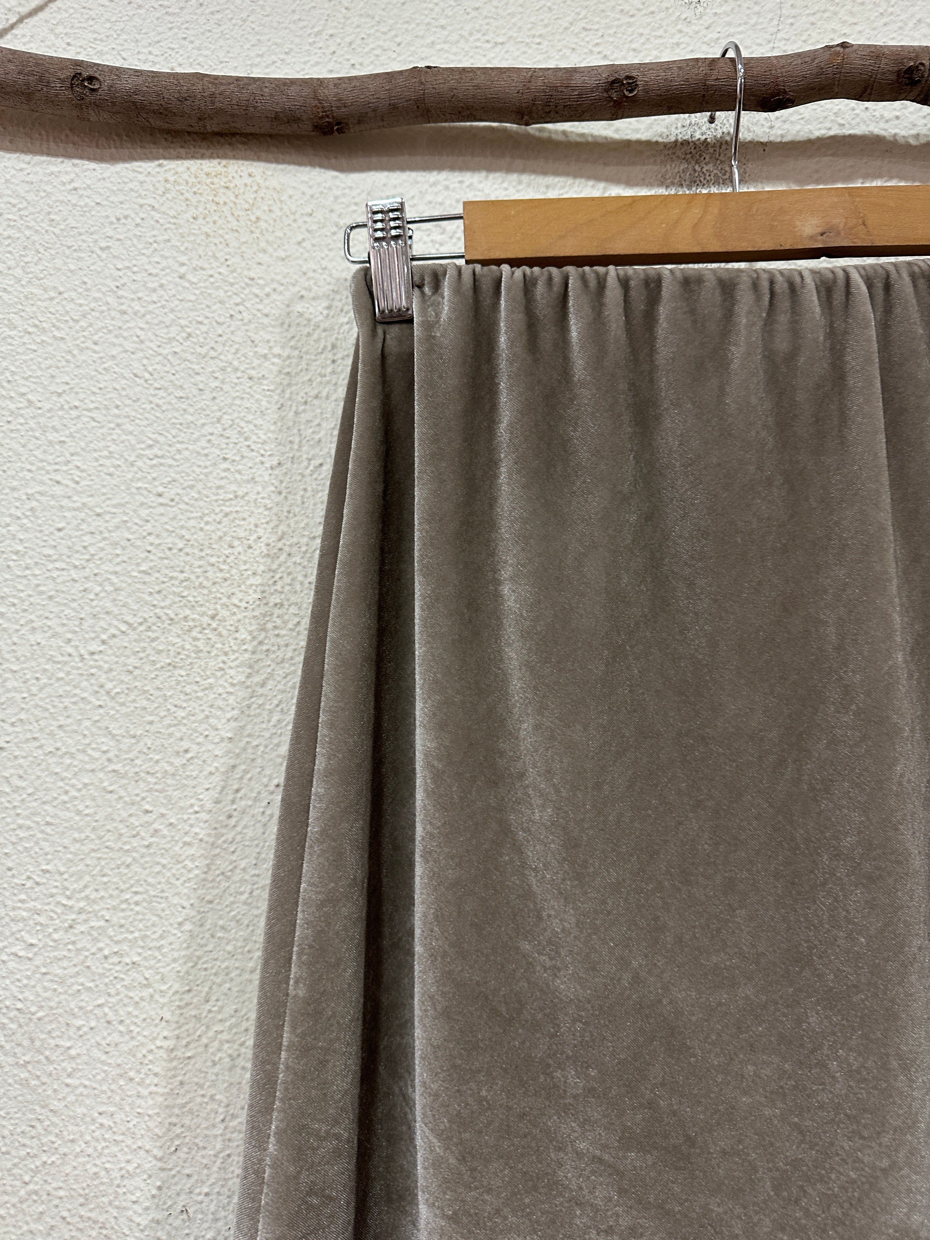 Saia assimétrica em veludo c/ renda GUMMY