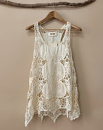 Chargez l'image dans la visionneuse de la galerie,Top comprido rendado c/tecido bordado ORIANA
